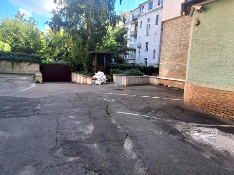 комерційна за адресою Академіка Богомольця вул., 5