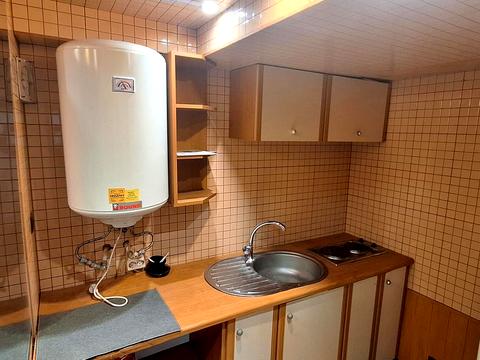 комерційна за адресою Академіка Богомольця вул., 5