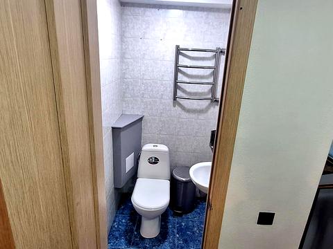 комерційна за адресою Академіка Богомольця вул., 5