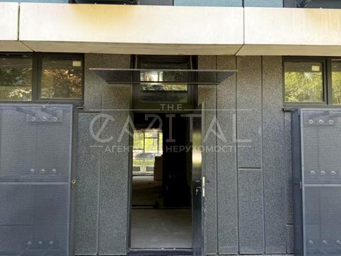 комерційна за адресою Тадея Рильського бульв., 1