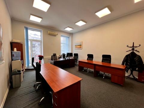 комерційна за адресою Басейна вул., 12