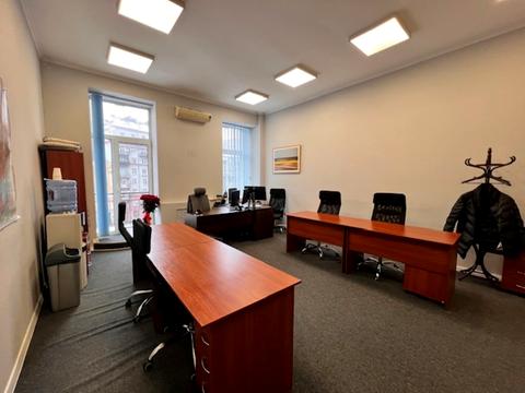 комерційна за адресою Басейна вул., 12