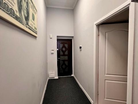 комерційна за адресою Басейна вул., 12