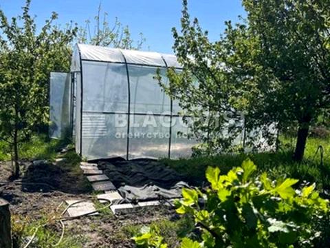 будинок за адресою с. Старі Петрівці, лісна