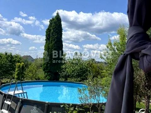 будинок за адресою с. Старі Петрівці, лісна