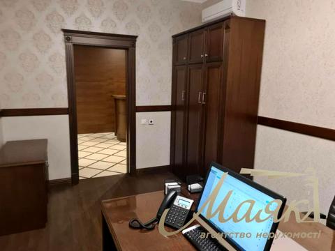 комерційна за адресою Антоновича вул. (Горького), 131