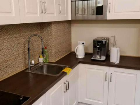 комерційна за адресою Антоновича вул. (Горького), 131