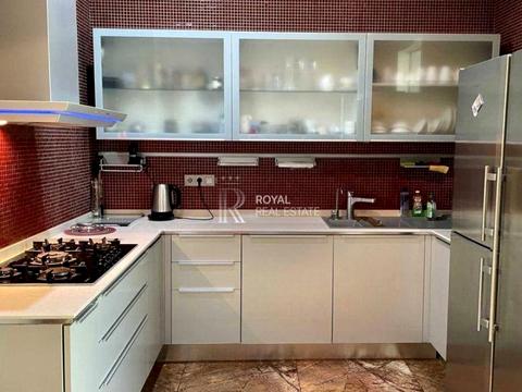 дом по адресу Тиханська