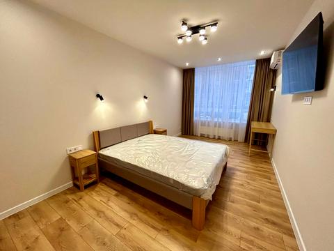 квартира за адресою Салютна вул., (Будинок 02301-02303)