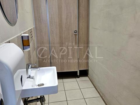 комерційна за адресою Київ, Борщагівська вул., 1