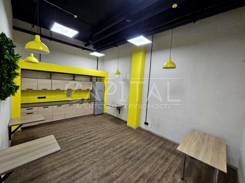 комерційна за адресою Київ, Борщагівська вул., 1