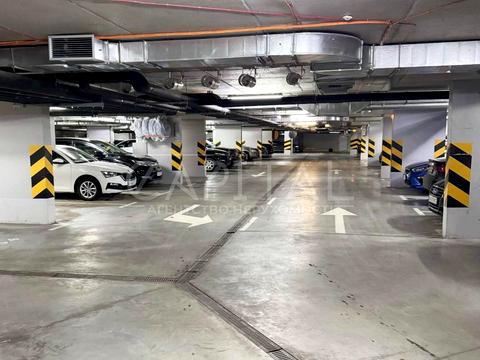 паркомісце за адресою Василя Тютюнника вул. (Анрі Барбюса), 37/1