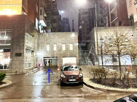 паркомісце за адресою Василя Тютюнника вул. (Анрі Барбюса), 37/1