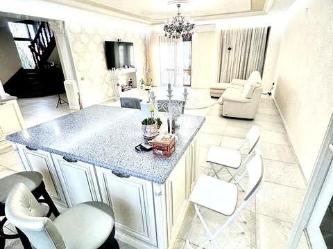 будинок за адресою смт. Бабаї, Космічна вул.