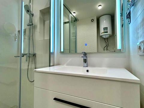 квартира за адресою Салютна вул., (Будинок 02301-02303)