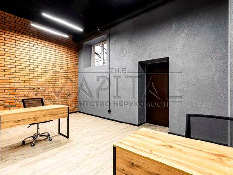 комерційна за адресою Київ, вул. Свободи, 1