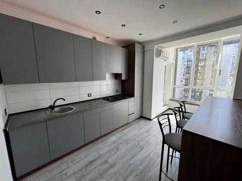 квартира за адресою Героїв Небесної Сотні просп., 18/8