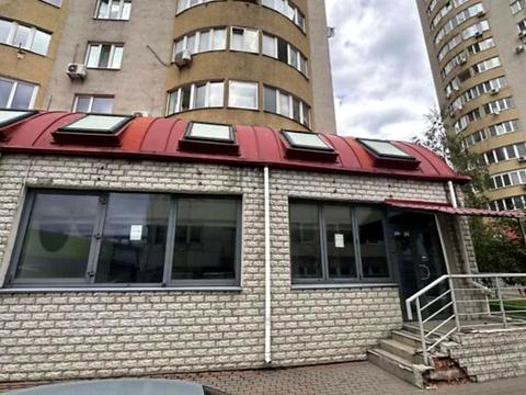 комерційна за адресою Днепровская Набережная, 19