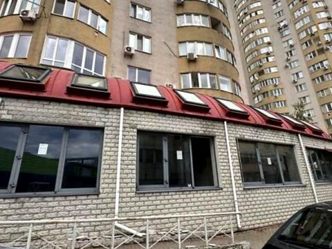 комерційна за адресою Днепровская Набережная, 19