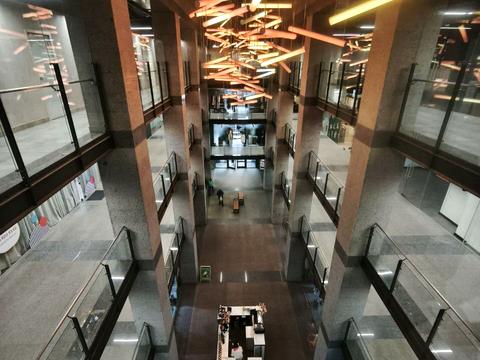 комерційна за адресою Дмитра Яворницького просп. (Карла Маркса), 72