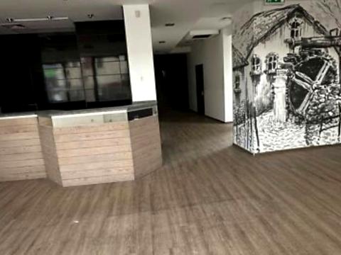 комерційна за адресою Днепровская Набережная, 19