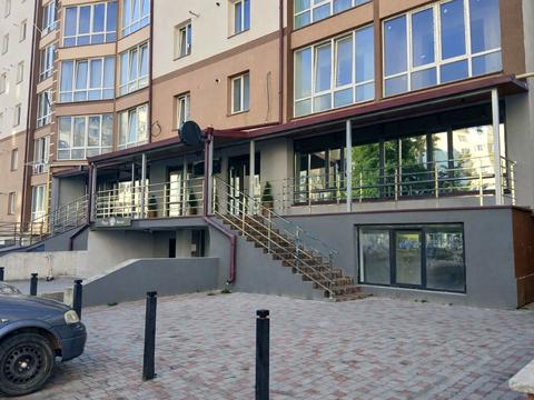 комерційна за адресою Яблунева вул., 1/2