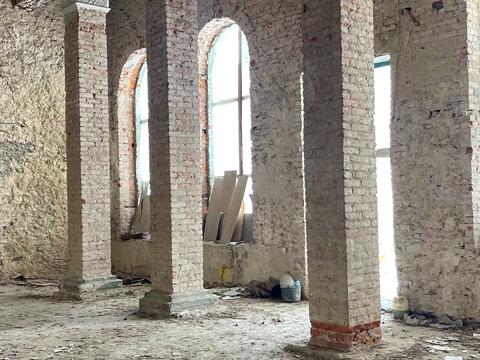 комерційна за адресою Головна, 1/1