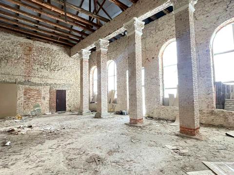 комерційна за адресою Головна, 1/1