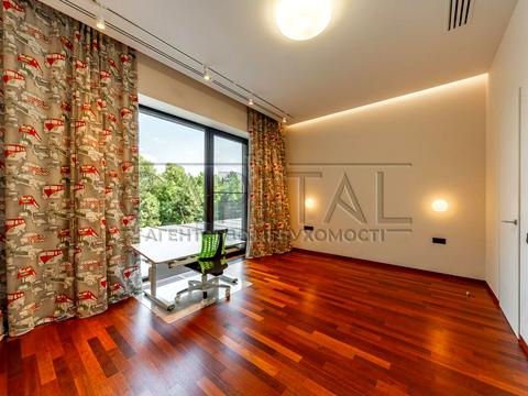 дом по адресу центральна