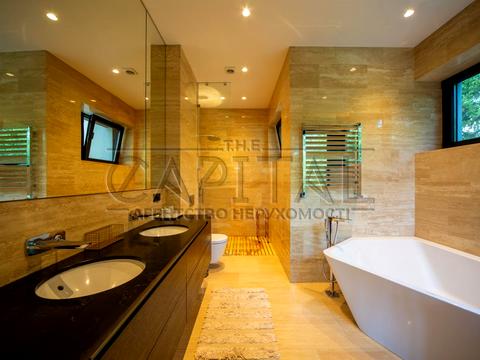 дом по адресу центральна