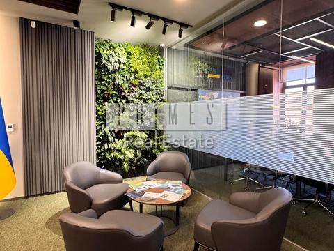 комерційна за адресою Богдана Хмельницького вул., 18