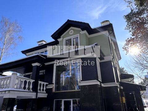 будинок за адресою Набережна вул.