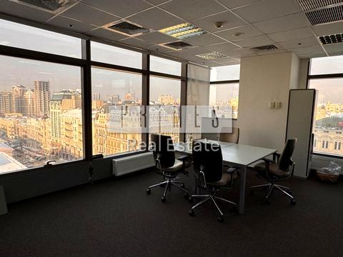 комерційна за адресою Богдана Хмельницького вул., 19