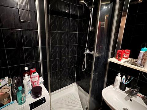 квартира за адресою Закарпатська вул., 8