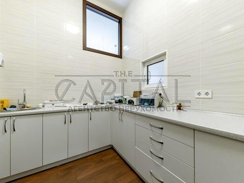 комерційна за адресою Василя Тютюнника вул. (Анрі Барбюса), 51/1А