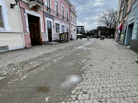 комерційна за адресою Корзо вул., 4