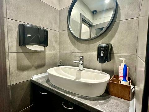 комерційна за адресою Київ, Полтавська вул., 3