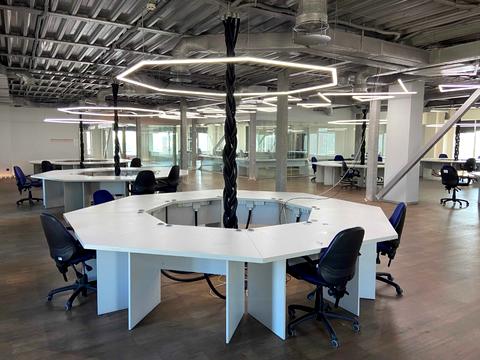 комерційна за адресою Дегтярівська вул., 27