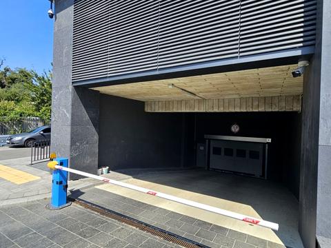 комерційна за адресою Межигірська вул., 54