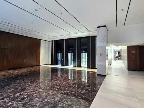 комерційна за адресою Межигірська вул., 54