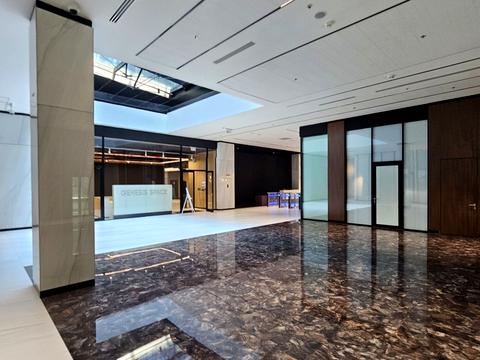 комерційна за адресою Межигірська вул., 54