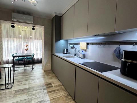 квартира за адресою Левка Лук'яненка вул. (Василя Жуковського), 16, 18, 20, 24