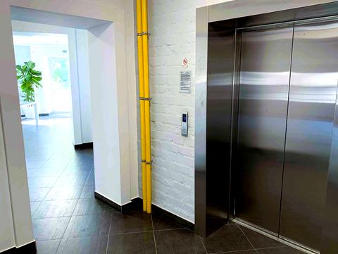 комерційна за адресою Залізничне шосе, 2а