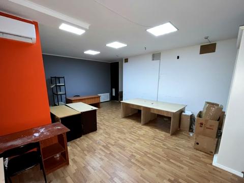 комерційна за адресою Олександра Кошиця вул., 9-Б