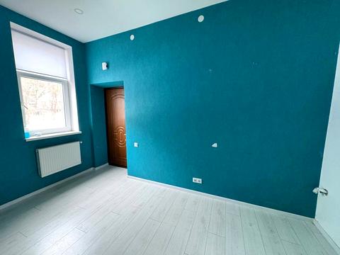 комерційна за адресою Пилипа Орлика, 1