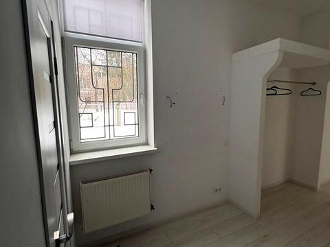 комерційна за адресою Пилипа Орлика, 1