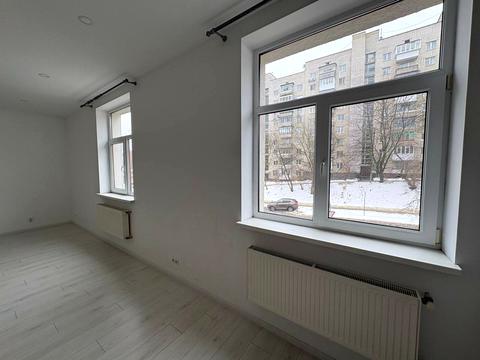 комерційна за адресою Пилипа Орлика, 1