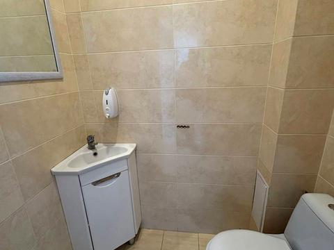 комерційна за адресою Пилипа Орлика, 1