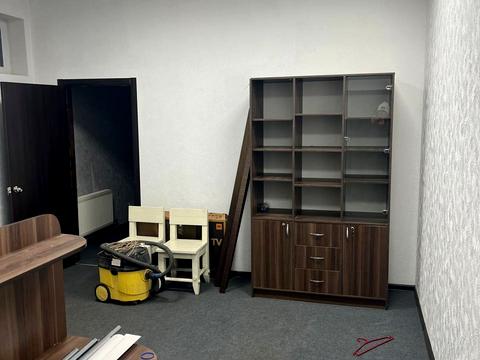 комерційна за адресою Руставелі вул., 30