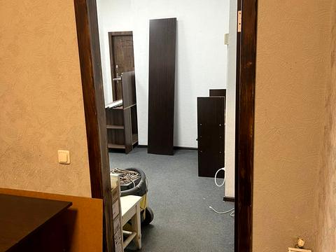 комерційна за адресою Руставелі вул., 30